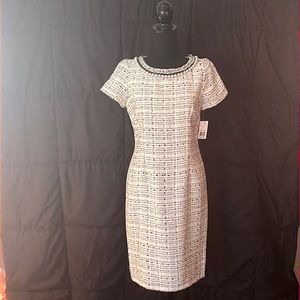 White and black Chetta B dress in size 4